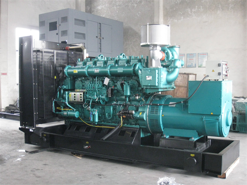 襄州200KW 柴油发电机的油耗是多少？